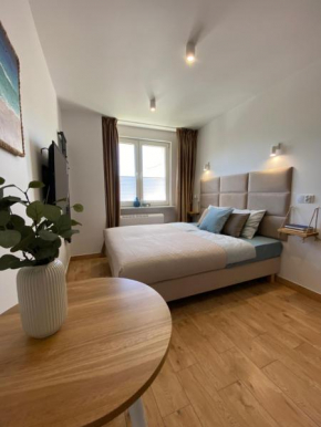 La Playa Apartments, Hel